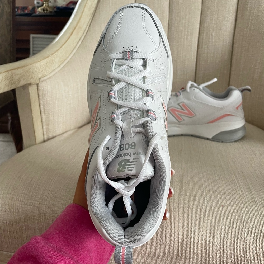New Balance white and pink sneakers size 7.5 - Picture 2 of 7